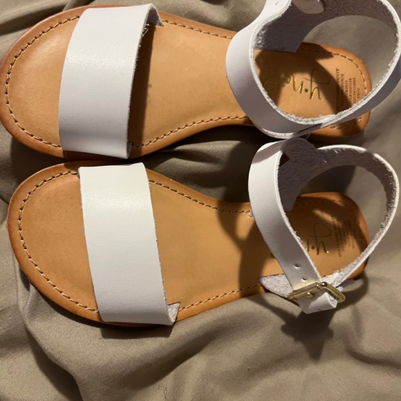 LITTLE GIRL SANDALS - Picture 2 of 3